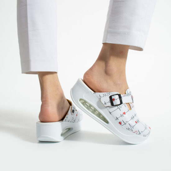 Zuecos sanitarios de mujer con plataforma para enfermeras | TUASOLEA