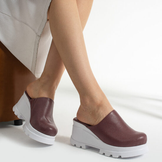 Zuecos sanitarios rojos de piel con cuña Zuecos cuña mujer Zuecos monocromáticos 17
