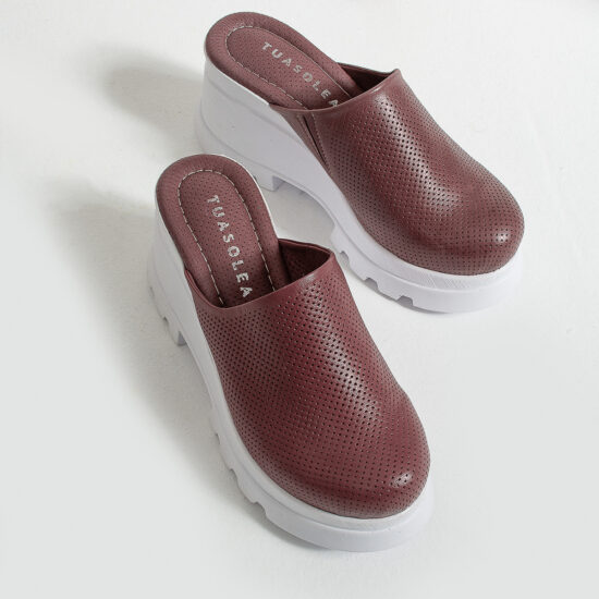 Zuecos sanitarios rojos de piel con cuña | TUASOLEA