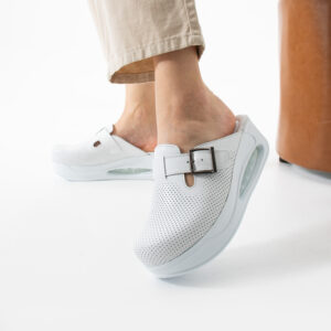 Zuecos blancos de piel con plataforma para trabajo Sin categoría Monocromáticos