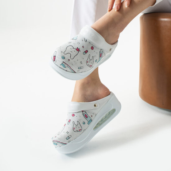 Zuecos sanitarios de piel con plataforma y tira trasera para dentistas | TUASOLEA