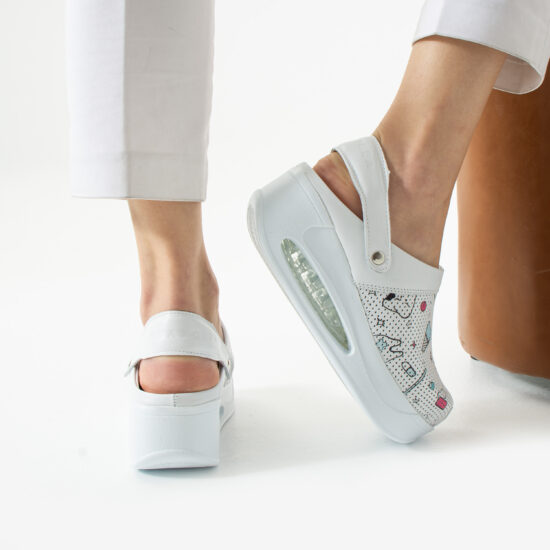 Zuecos sanitarios de piel con plataforma y tira trasera para dentistas | TUASOLEA