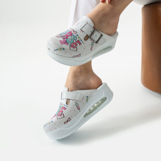 Alternative view of Zuecos sanitarios de piel blanca con plataforma para enfermeras