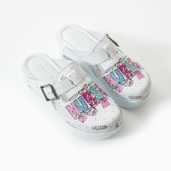 Zuecos sanitarios de piel blanca con plataforma para enfermeras | TUASOLEA