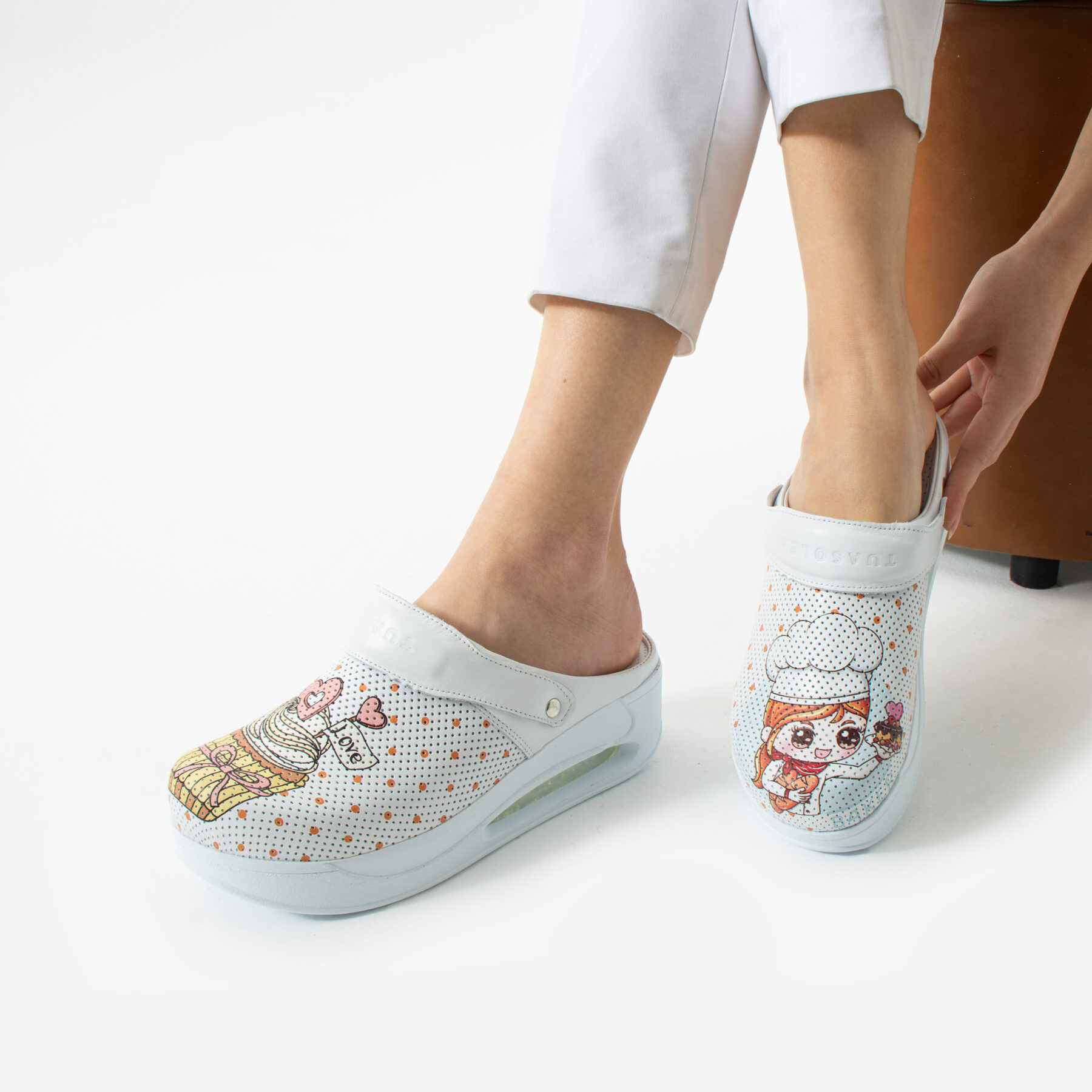 Zuecos de trabajo de piel con plataforma y tira trasera para cocina