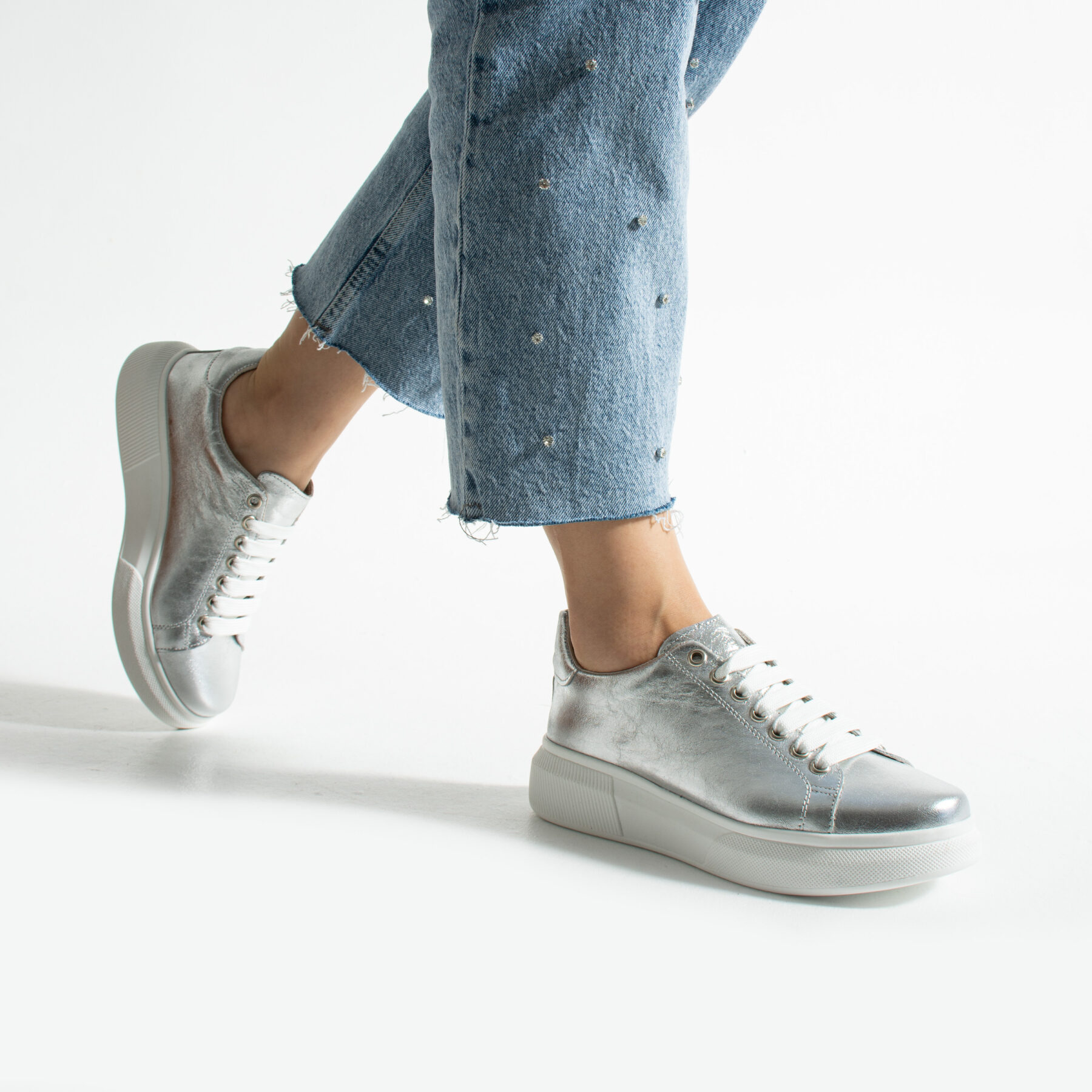 Zapatillas plateadas casual de piel para mujer