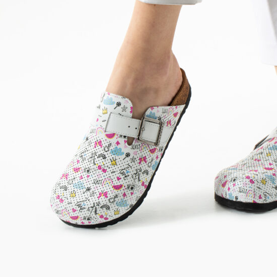 Zuecos sanitarios planos de piel para mujer | TUASOLEA