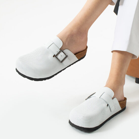 Zuecos sanitarios planos de piel para mujer | TUASOLEA