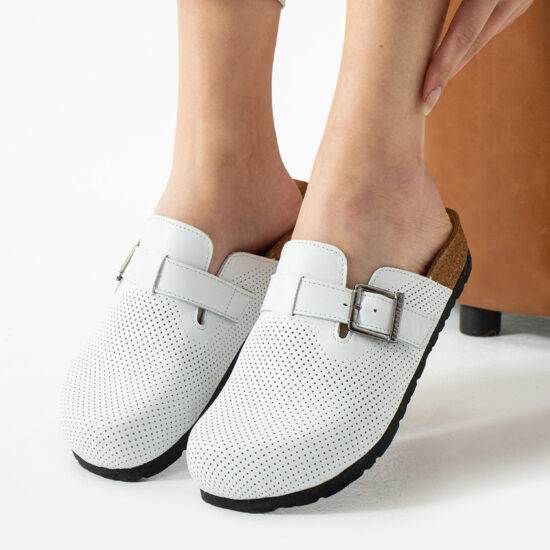 Zuecos sanitarios planos de piel para mujer | TUASOLEA