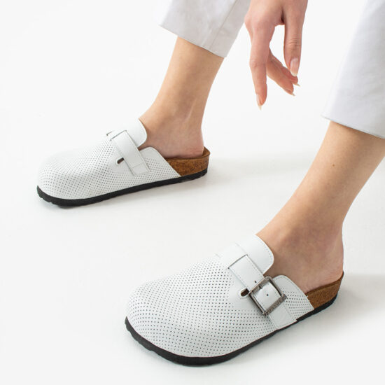 Zuecos sanitarios planos de piel para mujer | TUASOLEA