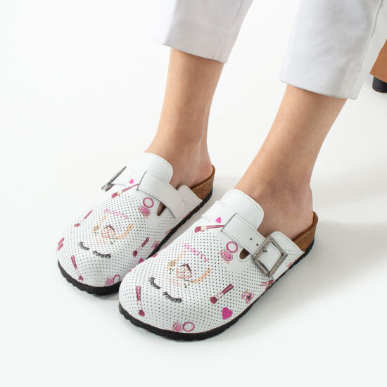 Alternative view of Zuecos sanitarios planos de piel para esteticistas