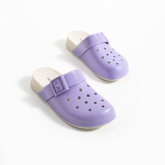 Zuecos de goma mujer con agujeros lilas | TUASOLEA
