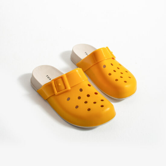 Zuecos de goma mujer con agujeros naranjas | TUASOLEA