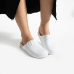Zuecos de goma mujer cerrados blancos