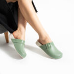Zuecos de goma mujer cerrados verdes