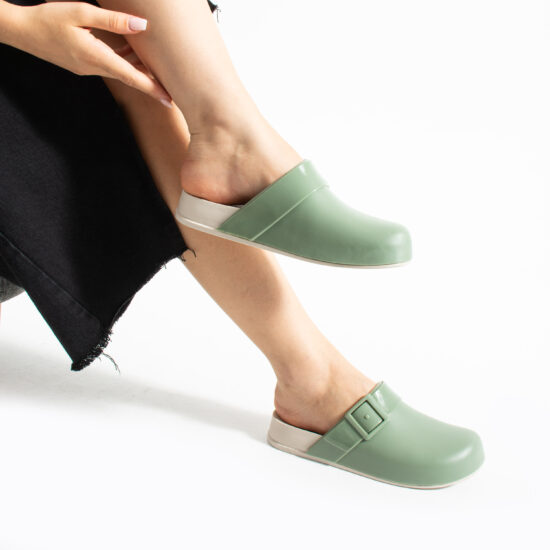 Alternative view of Zuecos de goma mujer cerrados verdes