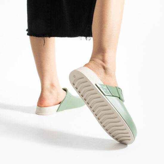 Zuecos de goma mujer cerrados verdes | TUASOLEA