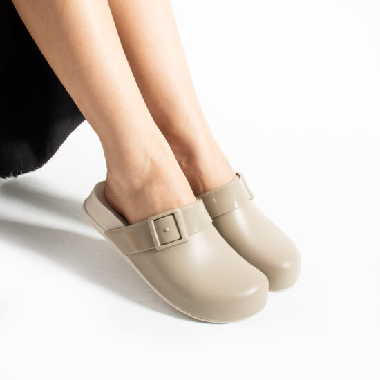 Alternative view of Zuecos de goma mujer cerrados beige claro