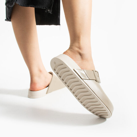 Zuecos de goma mujer cerrados beige claro | TUASOLEA