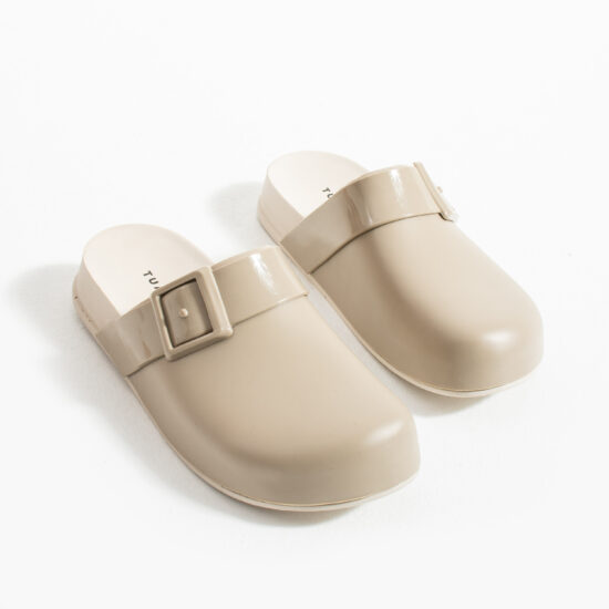 Zuecos de goma mujer cerrados beige claro | TUASOLEA