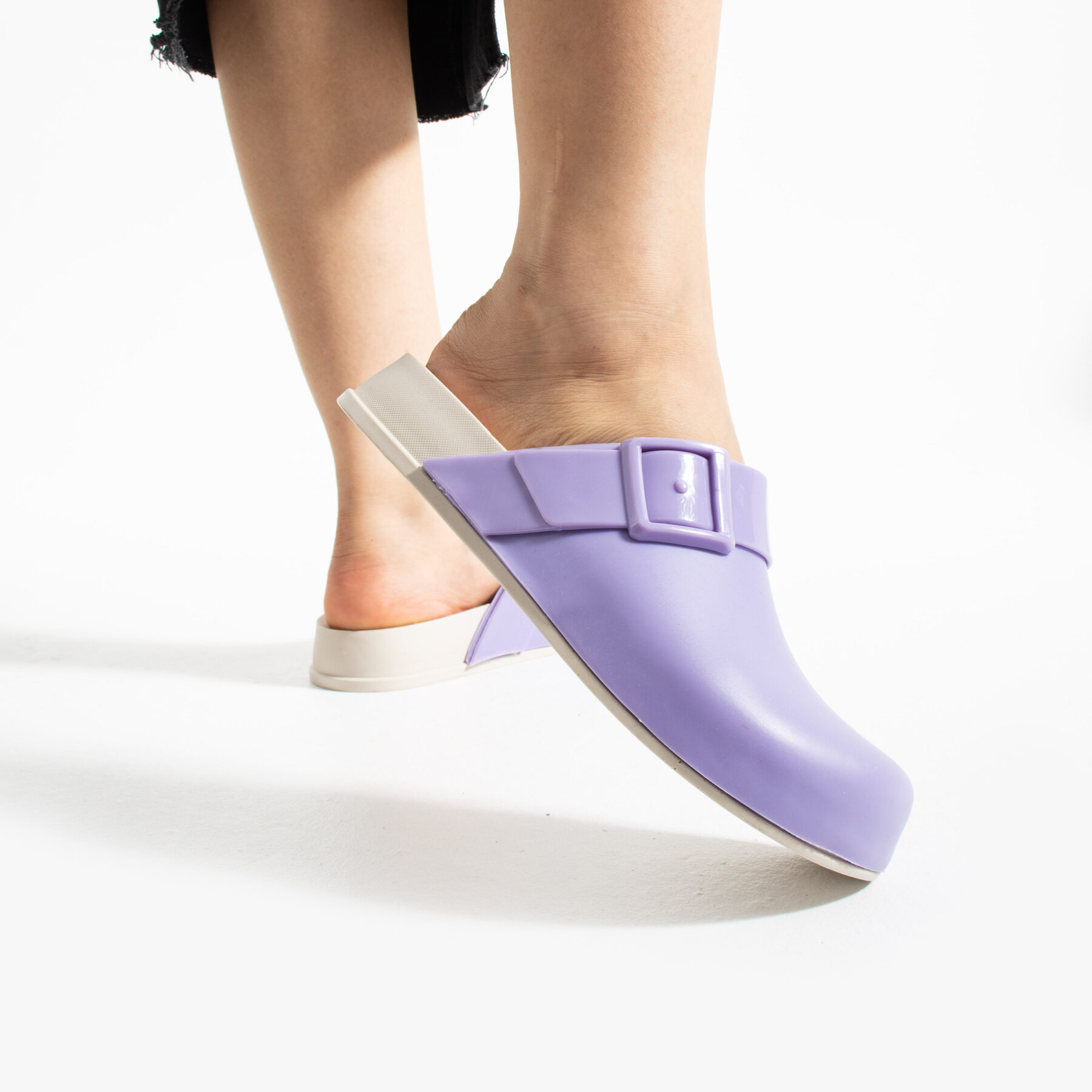 Zuecos de goma mujer cerrados lilas