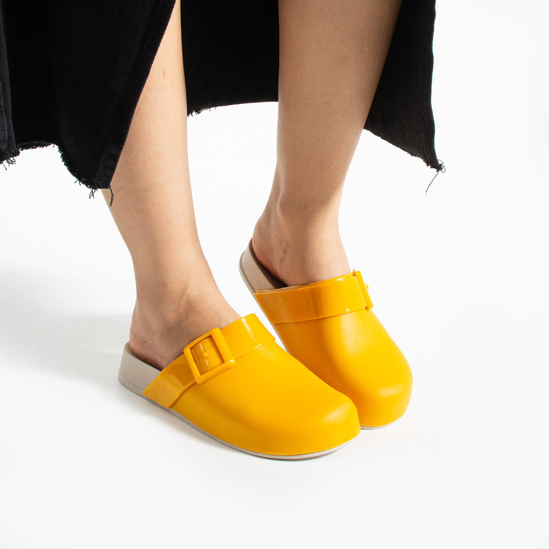 Zuecos de goma mujer cerrados naranjas