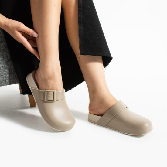 Alternative view of Zuecos de goma mujer cerrados beige