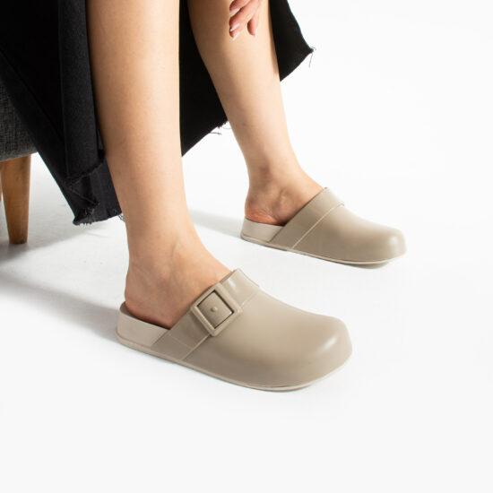 Zuecos de goma mujer cerrados beige | TUASOLEA