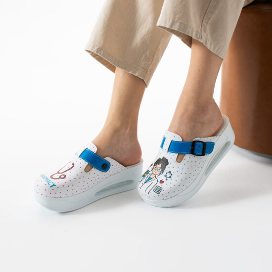 Zuecos sanitarios mujer con plataforma para farmacia | TUASOLEA