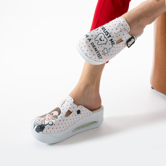 Alternative view of Zuecos sanitarios mujer con plataforma para dentistas
