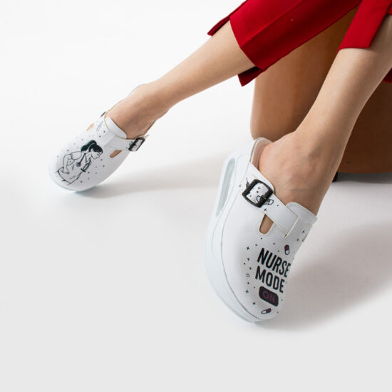Zuecos sanitarios mujer con plataforma para enfermeras | TUASOLEA