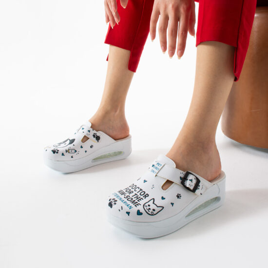 Zuecos sanitarios mujer con plataforma para veterinarias | TUASOLEA