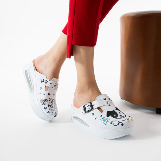 Zuecos sanitarios mujer con plataforma para veterinarias | TUASOLEA