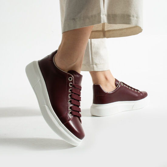 Zapatillas de mujer de piel natural color burdeos | TUASOLEA