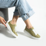 Zapatillas de mujer de piel natural color verde