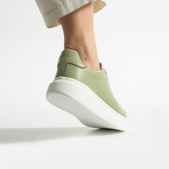 Zapatillas de mujer de piel natural color verde | TUASOLEA