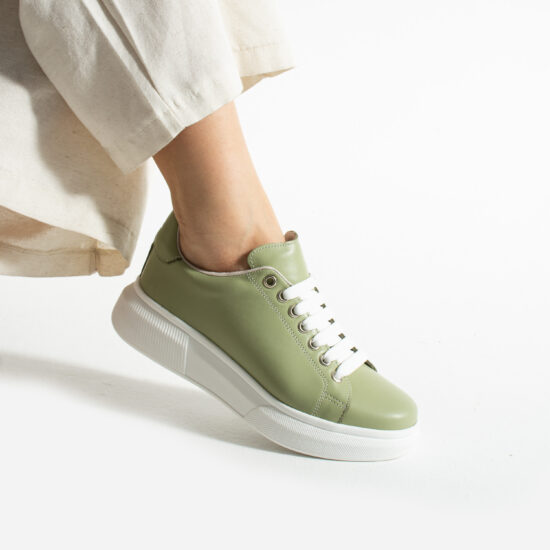 Zapatillas de mujer de piel natural color verde | TUASOLEA
