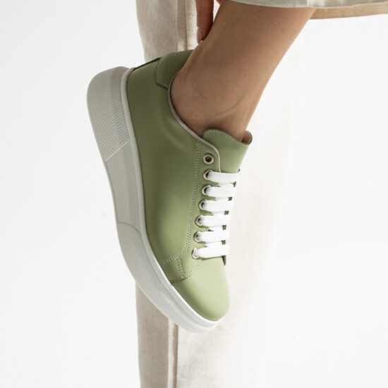 Zapatillas de mujer de piel natural color verde | TUASOLEA