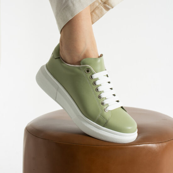Zapatillas de mujer de piel natural color verde | TUASOLEA