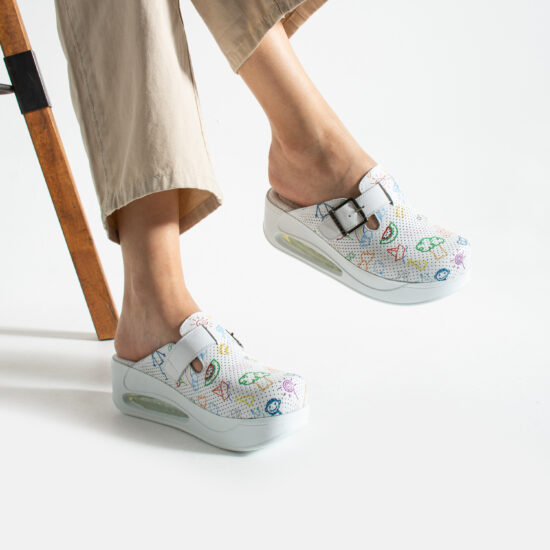 Alternative view of Zuecos de trabajo de piel con plataforma para guardería