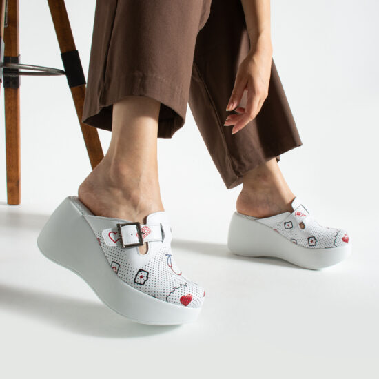 Zuecos sanitarios de piel con plataforma alta | TUASOLEA