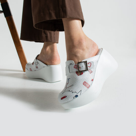 Zuecos sanitarios de piel con plataforma alta | TUASOLEA