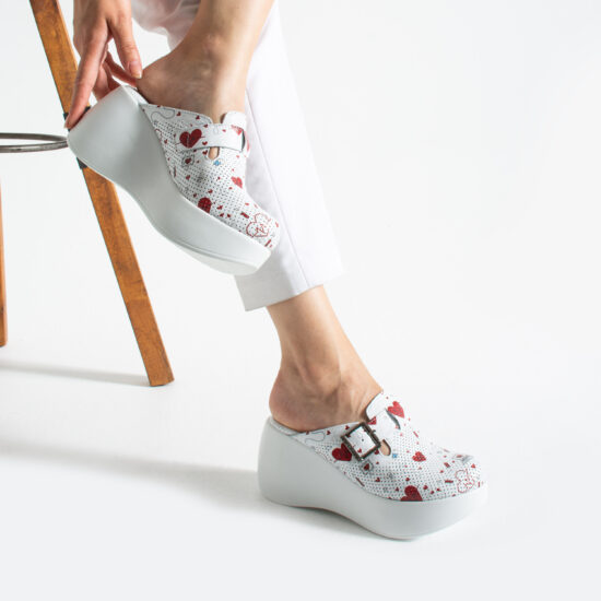 Zuecos sanitarios de piel con plataforma alta | TUASOLEA