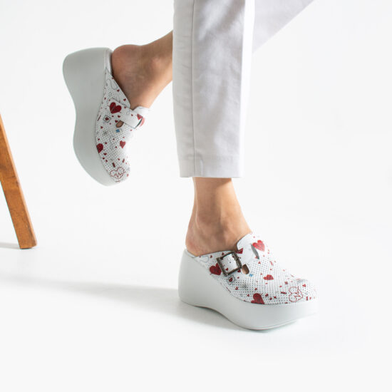 Zuecos sanitarios de piel con plataforma alta | TUASOLEA