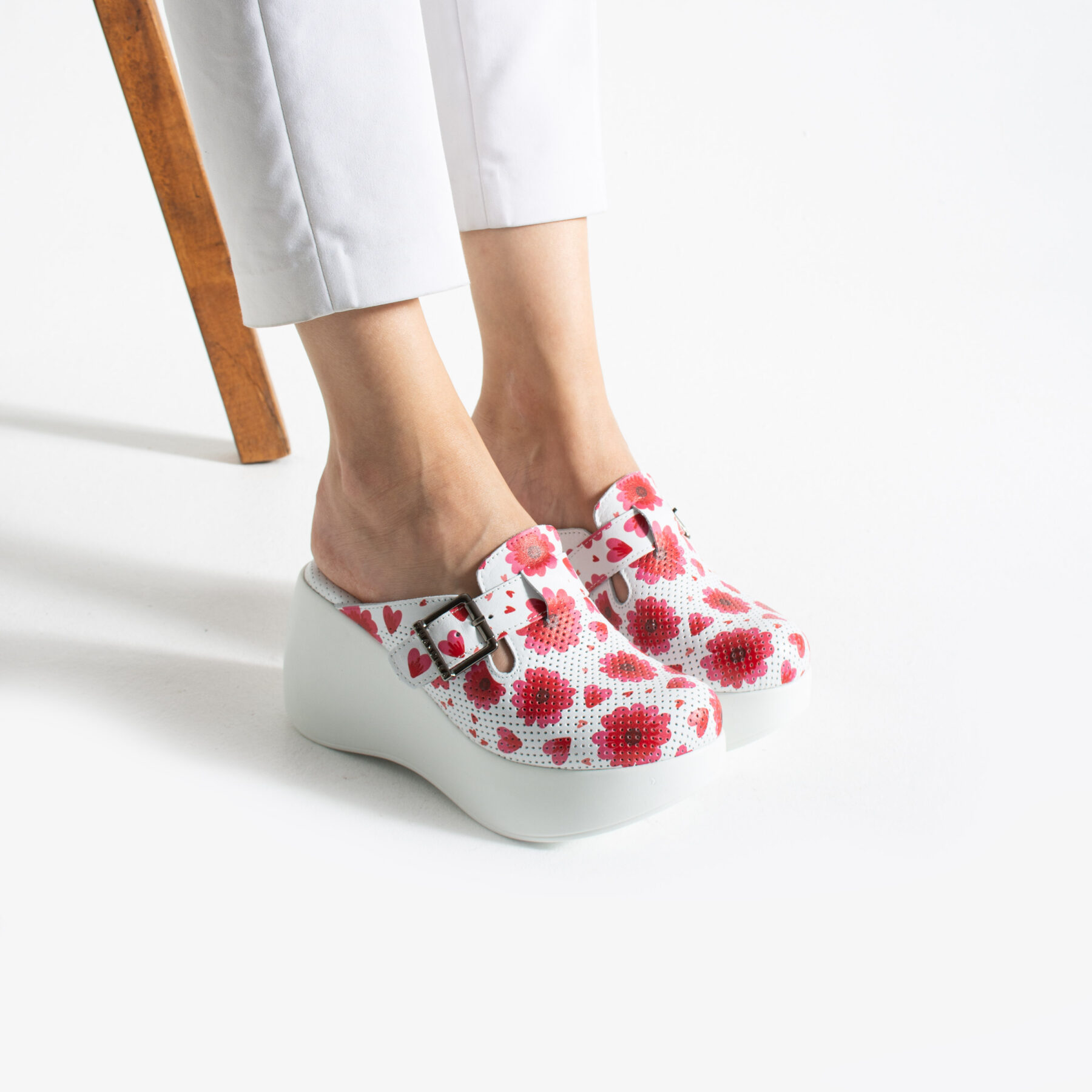 Zuecos estampados de piel con plataforma alta