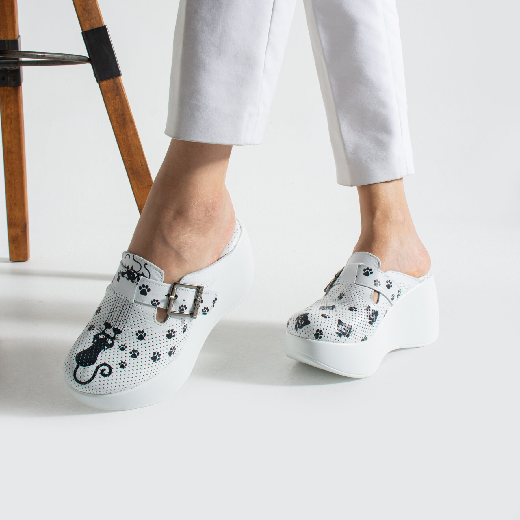 Zuecos estampados de piel con plataforma alta