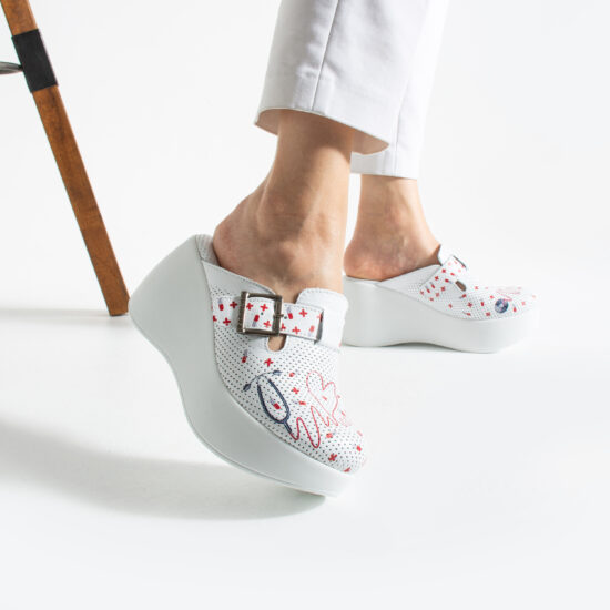 Zuecos sanitarios de piel con plataforma alta | TUASOLEA