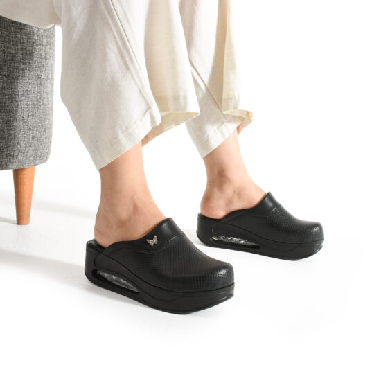 Zuecos con plataforma mujer negros de piel ecológica | TUASOLEA