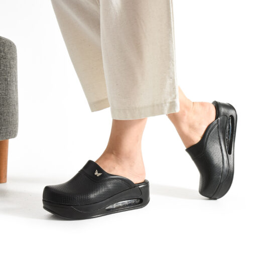 Zuecos con plataforma mujer negros de piel ecológica | TUASOLEA