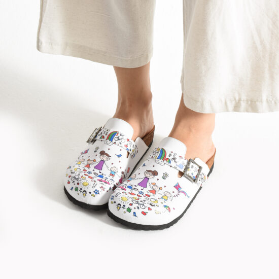 Zuecos planos estampados con hebilla para maestras